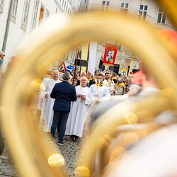 400 Mesnerinnen und Mesner bei österreichweiter Wallfahrt / Erzdiözese Wien/Schönlaub, Stephan Schönlaub 400 Mesnerinnen und Mesner bei österreichweiter Wallfahrt